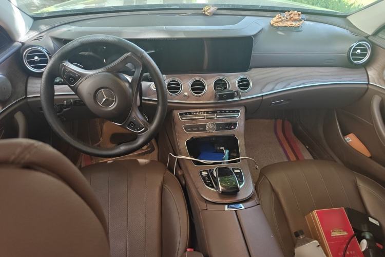 Used Mercedes-Benz E-Class 2018 Facelift E 300 L Luxury Edition Center Console