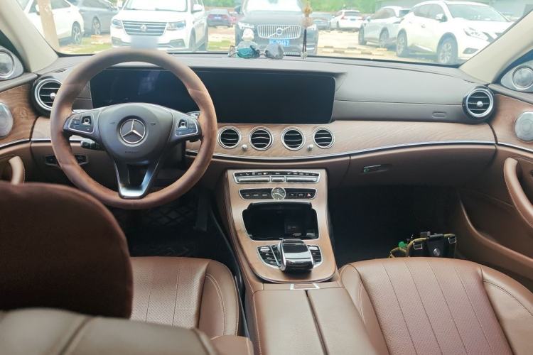 Used Mercedes-Benz E-Class 2018 Facelifted E 300 L Stylish Version Center Console