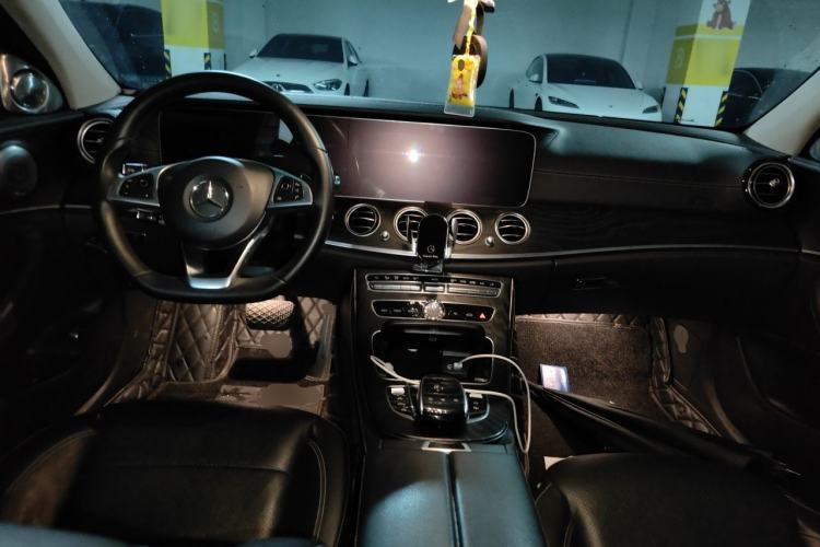 Used Mercedes-Benz E-Class 2018 Restyled E 300 L Sport Luxury Edition Center Console