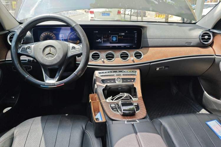 Used Mercedes-Benz E-Class 2018 Facelifted E 300 L Stylish Version Center Console