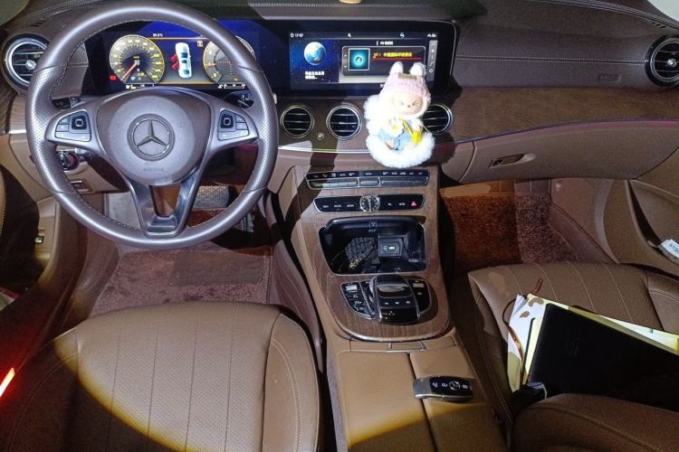 Used Mercedes-Benz E-Class 2018 Facelifted E 300 L Stylish Version Center Console