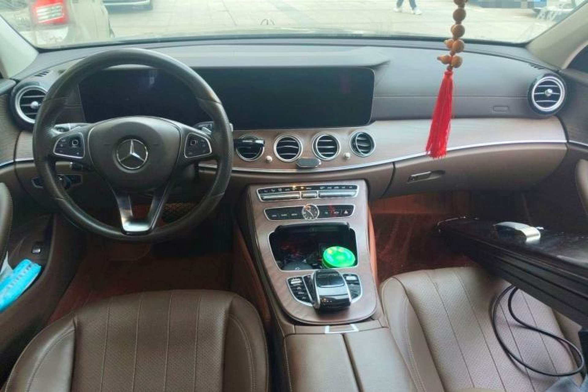 Used Mercedes-Benz E-Class 2018 Facelifted E 300 L Stylish Version Center Console