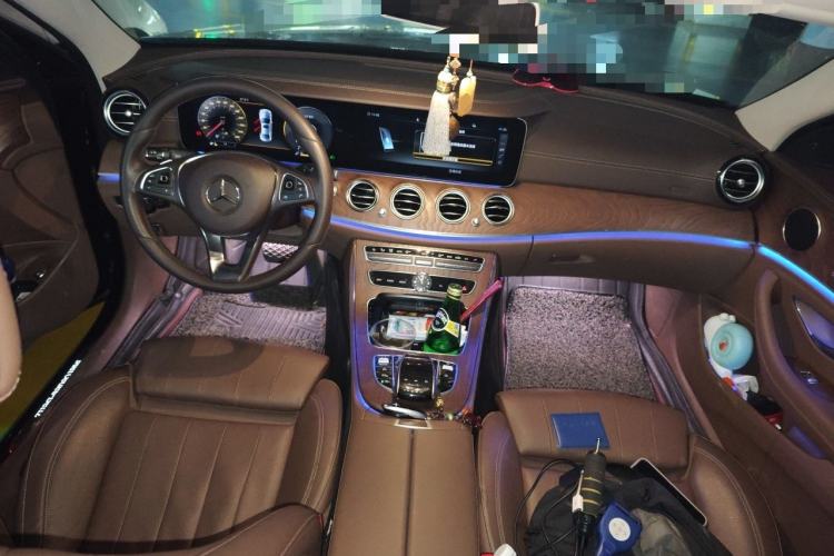 Used Mercedes-Benz E-Class 2018 E 200 L Center Console
