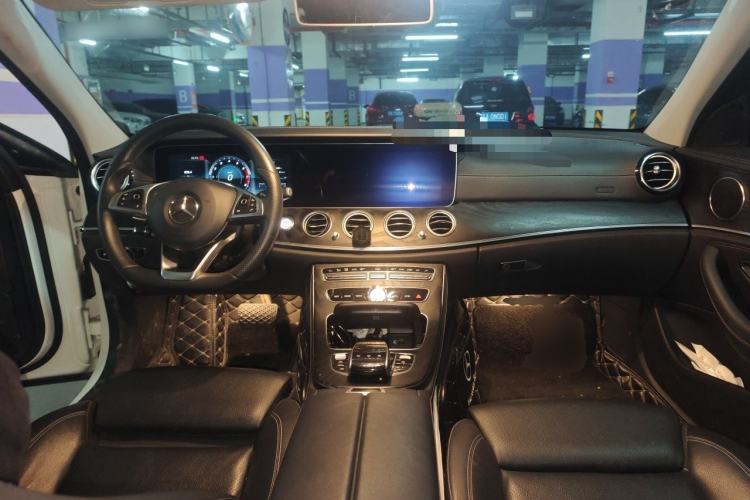 Used Mercedes-Benz E-Class 2018 Facelift E 200 L Sport Edition Center Console