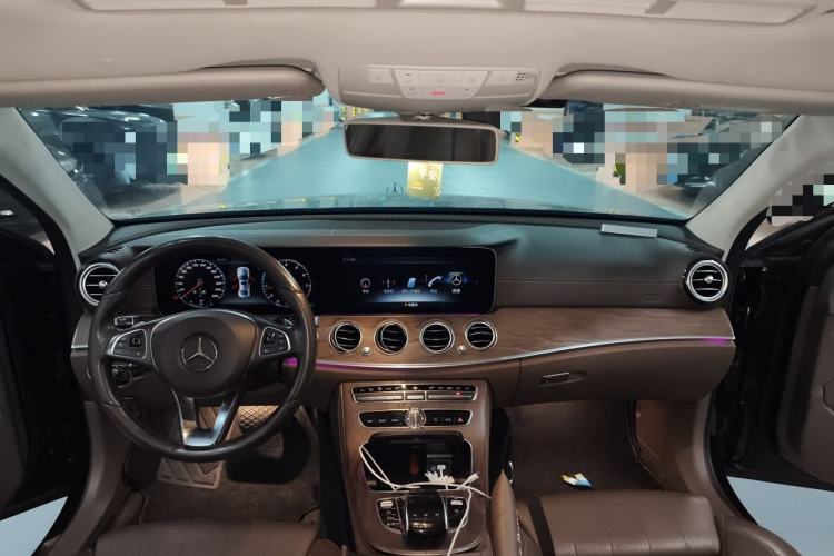 Used Mercedes-Benz E-Class 2018 E 200 L Center Console