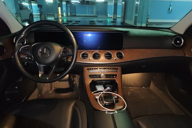 Used Mercedes-Benz E-Class 2018 E 300 L Stylish Model Center Console