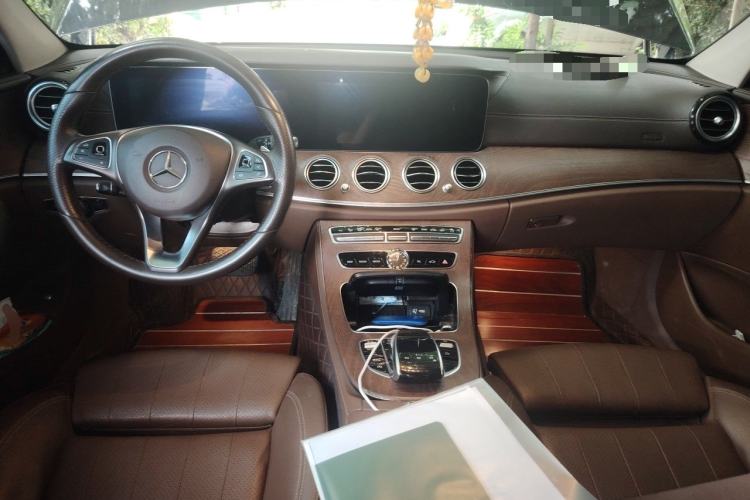 Used Mercedes-Benz E-Class 2018 Facelift E 200 L Center Console
