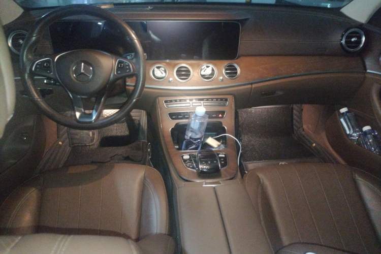 Used Mercedes-Benz E-Class 2018 E 300 L Luxury Model Center Console