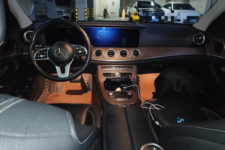 Used Mercedes-Benz E-Class 2018 Facelifted E 300 L Stylish Version Center Console