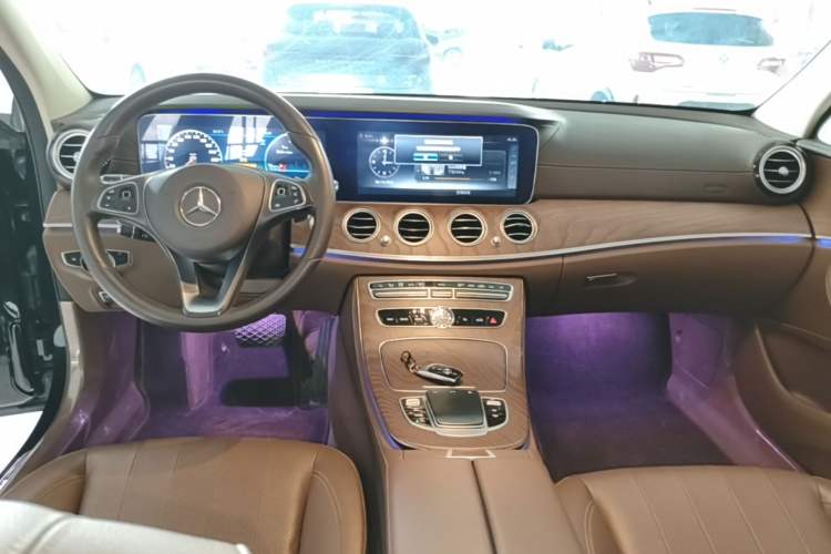 Used Mercedes-Benz E-Class 2018 Facelift E 300 L Luxury Edition Center Console