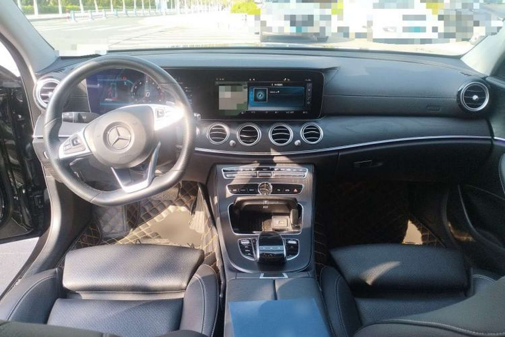 Used Mercedes-Benz E-Class 2018 Facelift E 200 L Sport 4MATIC Center Console