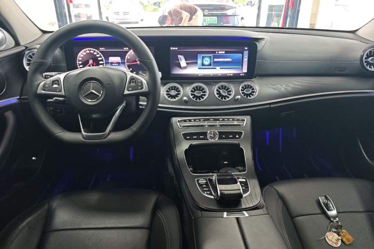 Used Mercedes-Benz E-Class 2018 Restyled E 300 L Sport Luxury Edition Center Console