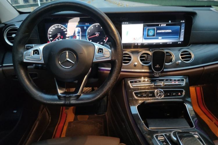 Used Mercedes-Benz E-Class 2018 Facelift E 200 L Sport 4MATIC Center Console