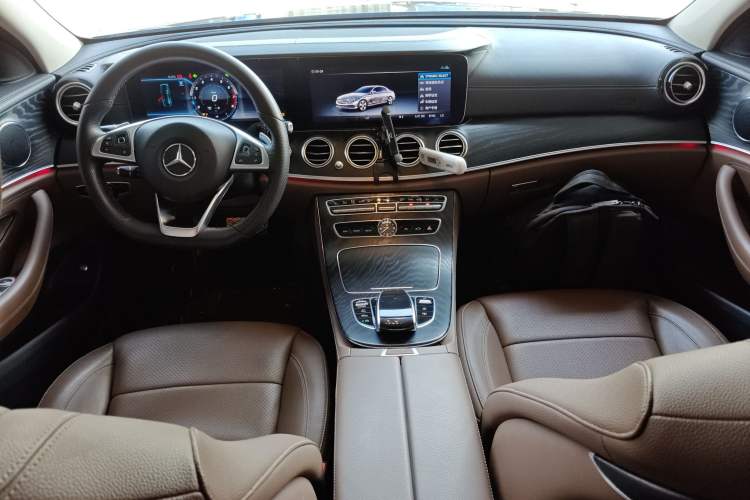 Used Mercedes-Benz E-Class 2018 E 300 L Sport Luxury Edition Center Console