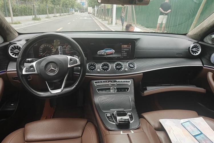Used Mercedes-Benz E-Class 2018 Facelift E 200 L Sport Edition Center Console