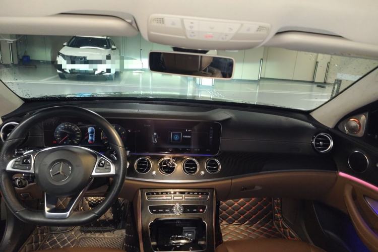 Used Mercedes-Benz E-Class 2018 E 300 L Sport Luxury Edition Center Console