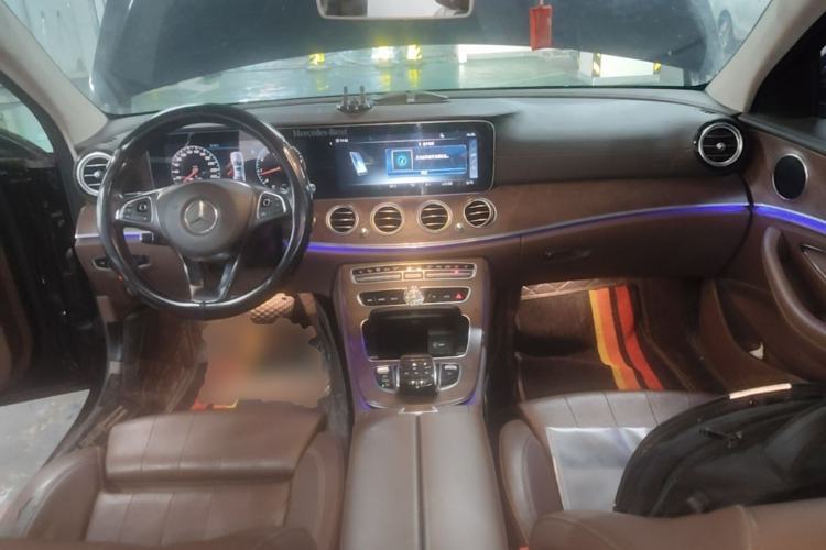 Used Mercedes-Benz E-Class 2018 Facelift E 200 L Center Console