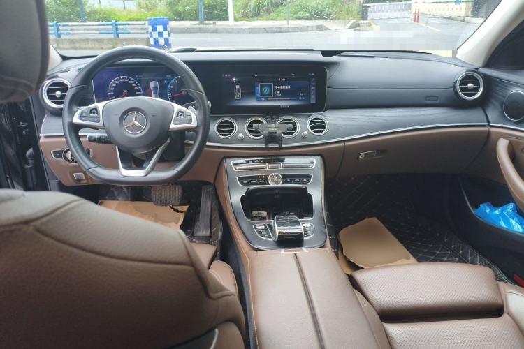 Used Mercedes-Benz E-Class 2018 Facelift E 200 L Sport Edition Center Console