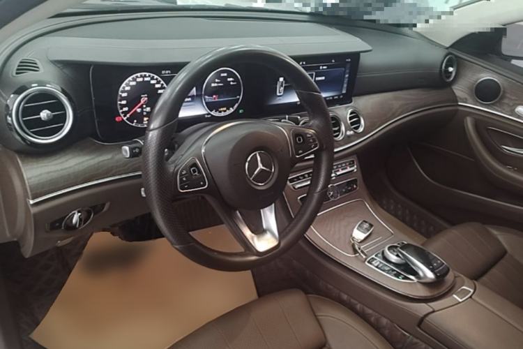 Used Mercedes-Benz E-Class 2018 Facelift E 200 L Center Console