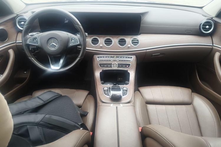 Used Mercedes-Benz E-Class 2018 Facelift E 200 L Center Console
