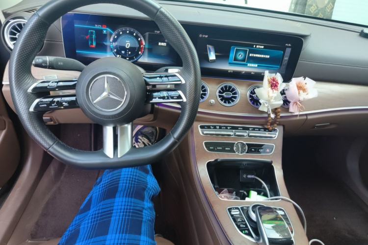 Used Mercedes-Benz E-Class 2018 E 300 L Luxury Model Center Console