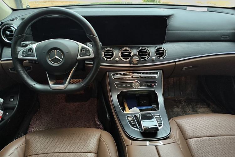Used Mercedes-Benz E-Class 2018 E 300 L Sport Luxury Edition Center Console