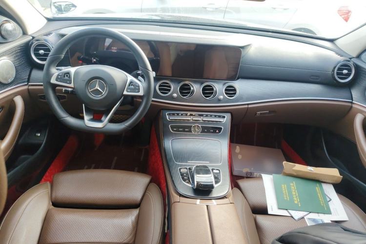 Used Mercedes-Benz E-Class 2018 Facelift E 200 L Sport Edition Center Console
