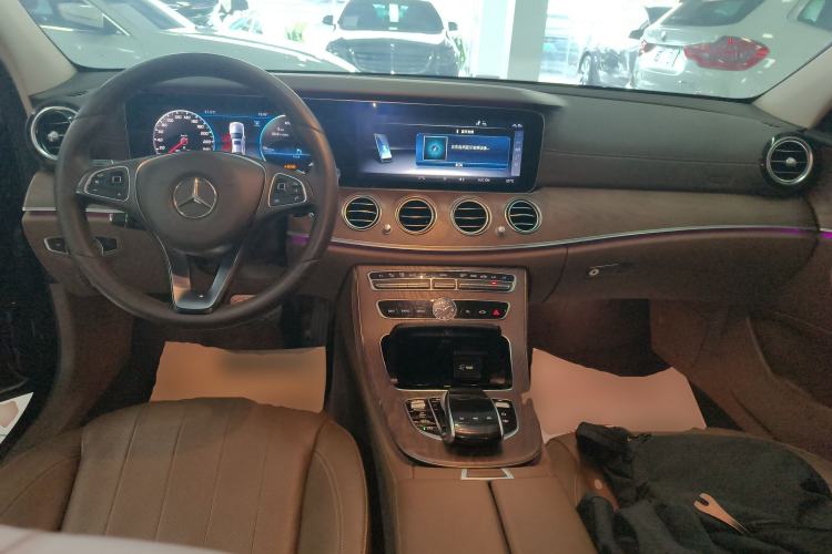 Used Mercedes-Benz E-Class 2018 Facelift E 300 L Luxury Edition Center Console