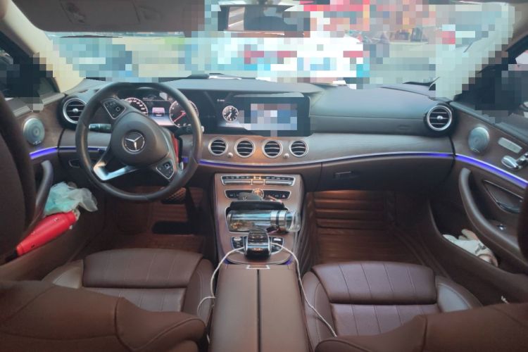Used Mercedes-Benz E-Class 2018 Facelift E 200 L 4MATIC Center Console