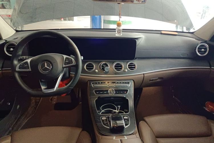 Used Mercedes-Benz E-Class 2018 Facelift E 200 L Sport Edition Center Console