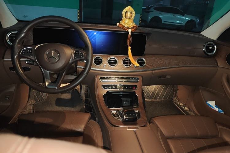 Used Mercedes-Benz E-Class 2018 E 200 L Center Console