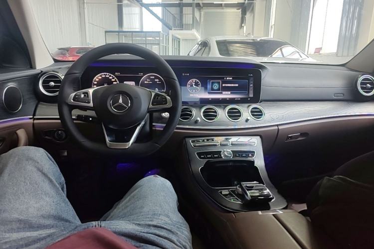 Used Mercedes-Benz E-Class 2018 E 200 L Sport Edition Center Console