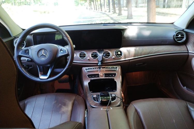Used Mercedes-Benz E-Class 2018 Facelifted E 300 L Stylish Version Center Console