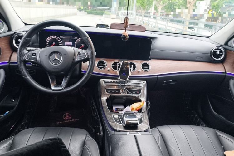 Used Mercedes-Benz E-Class 2018 E 320 L 4MATIC Center Console