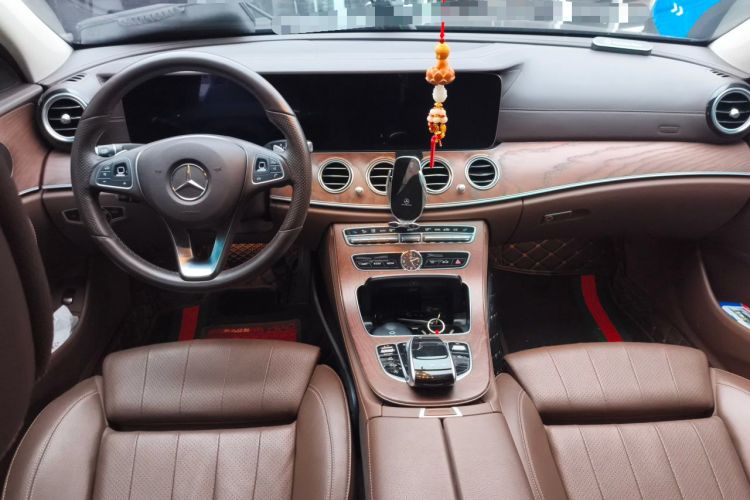 Used Mercedes-Benz E-Class 2018 E 200 L 4MATIC Center Console