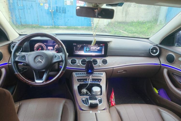 Used Mercedes-Benz E-Class 2018 Facelifted E 300 L Stylish Version Center Console