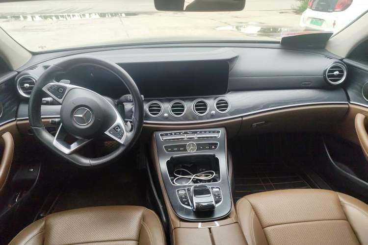 Used Mercedes-Benz E-Class 2018 Restyled E 300 L Sport Luxury Edition Center Console