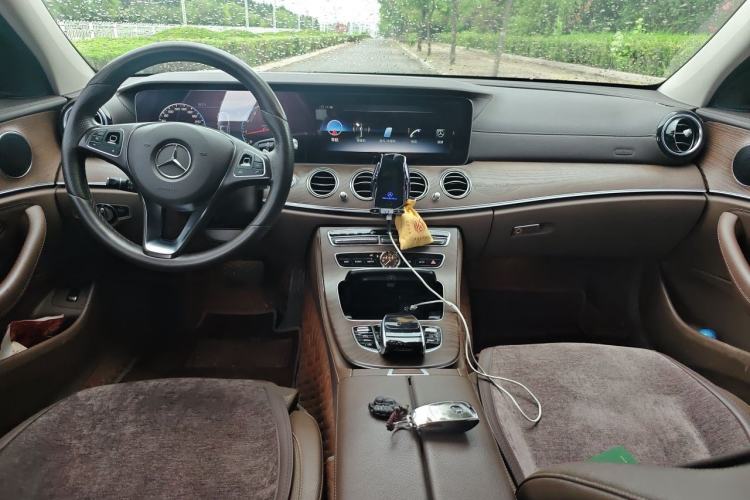 Used Mercedes-Benz E-Class 2018 Facelift E 200 L Center Console