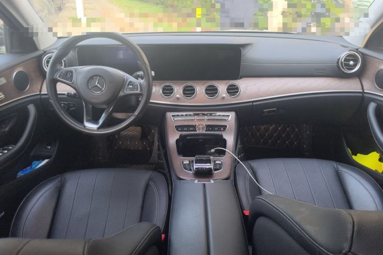 Used Mercedes-Benz E-Class 2018 Facelifted E 300 L Stylish Version Center Console