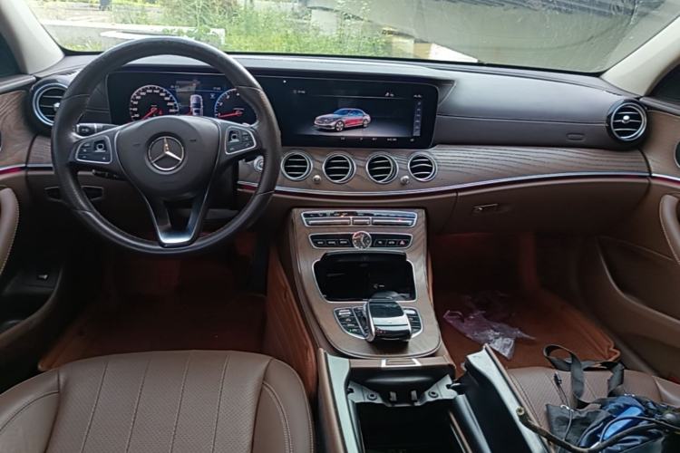 Used Mercedes-Benz E-Class 2018 Facelifted E 300 L Stylish Version Center Console