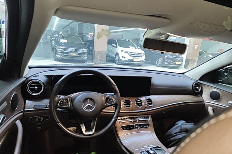 Used Mercedes-Benz E-Class 2018 E 200 L Center Console