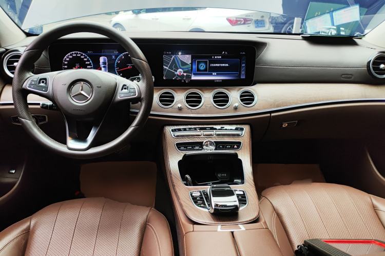Used Mercedes-Benz E-Class 2018 Facelifted E 300 L Stylish Version Center Console