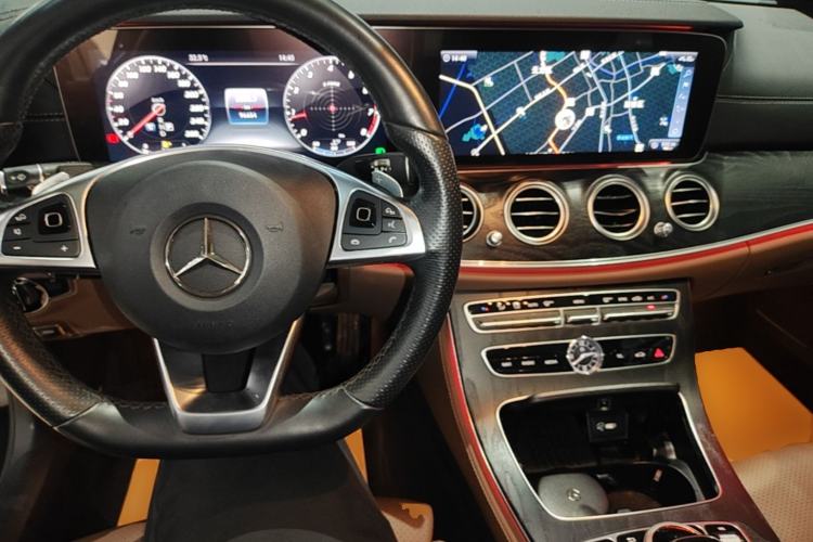 Used Mercedes-Benz E-Class 2018 Facelift E 200 L Sport Edition Center Console
