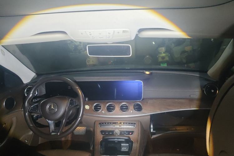 Used Mercedes-Benz E-Class 2018 Facelift E 200 L Center Console