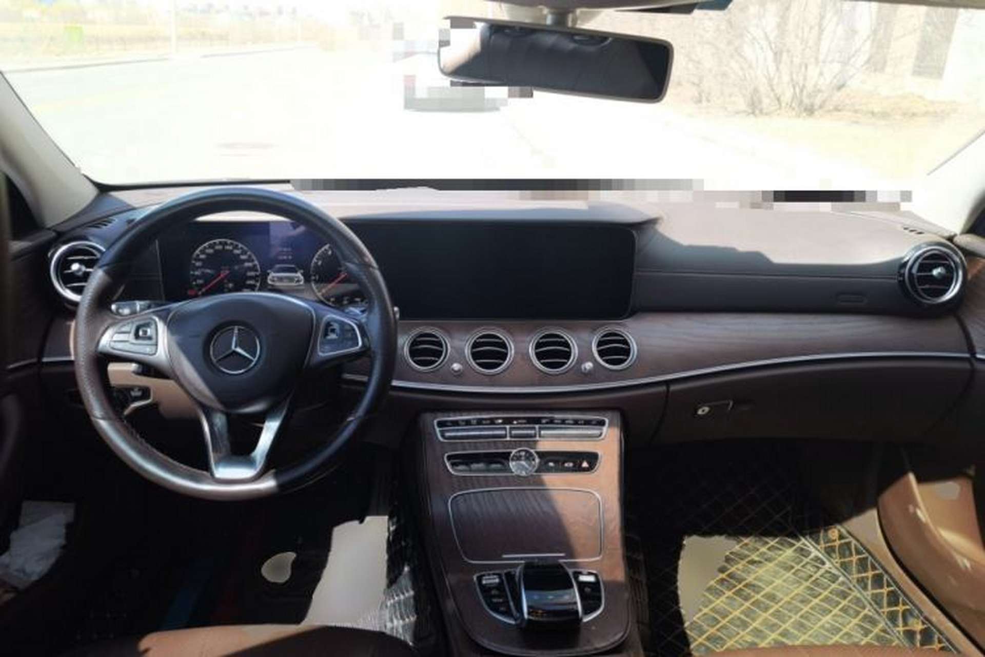Used Mercedes-Benz E-Class 2018 Facelifted E 300 L Stylish Version Center Console