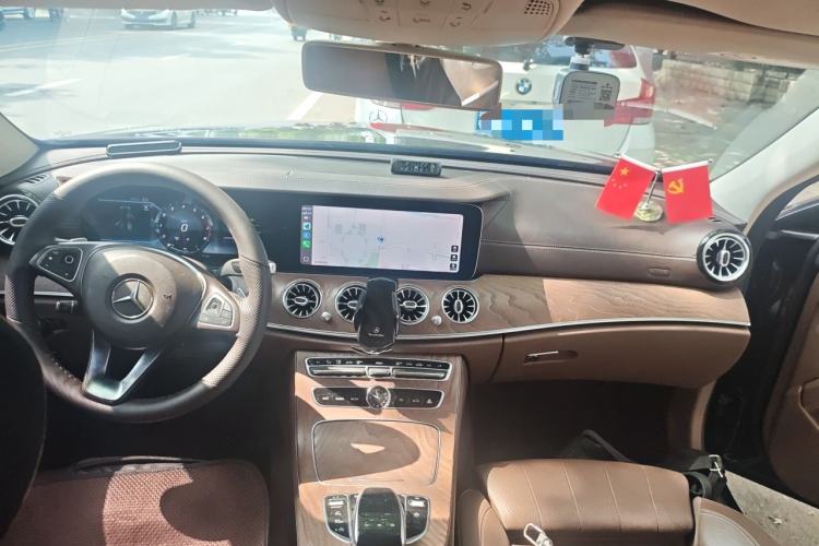 Used Mercedes-Benz E-Class 2018 Facelift E 200 L Center Console