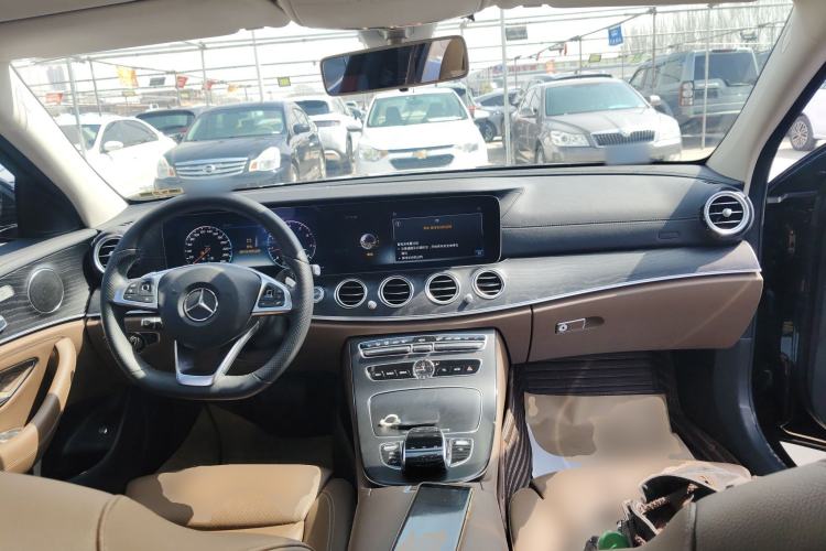 Used Mercedes-Benz E-Class 2018 E 200 L Sport Edition Center Console