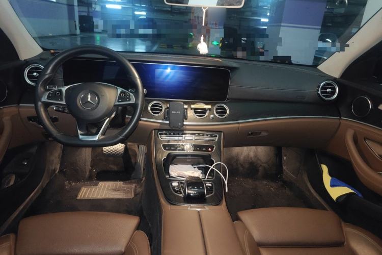 Used Mercedes-Benz E-Class 2018 Facelift E 200 L Sport Edition Center Console