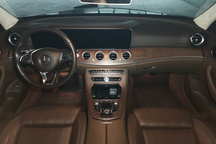 Used Mercedes-Benz E-Class 2018 Facelift E 200 L 4MATIC Center Console