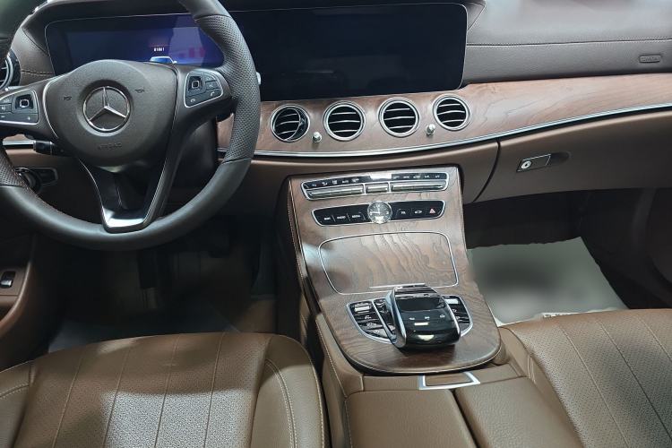 Used Mercedes-Benz E-Class 2018 Facelift E 300 L Luxury Edition Center Console